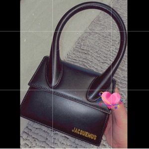 Jacquemus Le Chiquito Moyen handbag